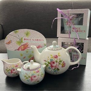 NWT The English Table Rose Garden Fine China 5 Piece Tea Set For Two